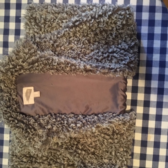 Vest - Picture 3 of 4